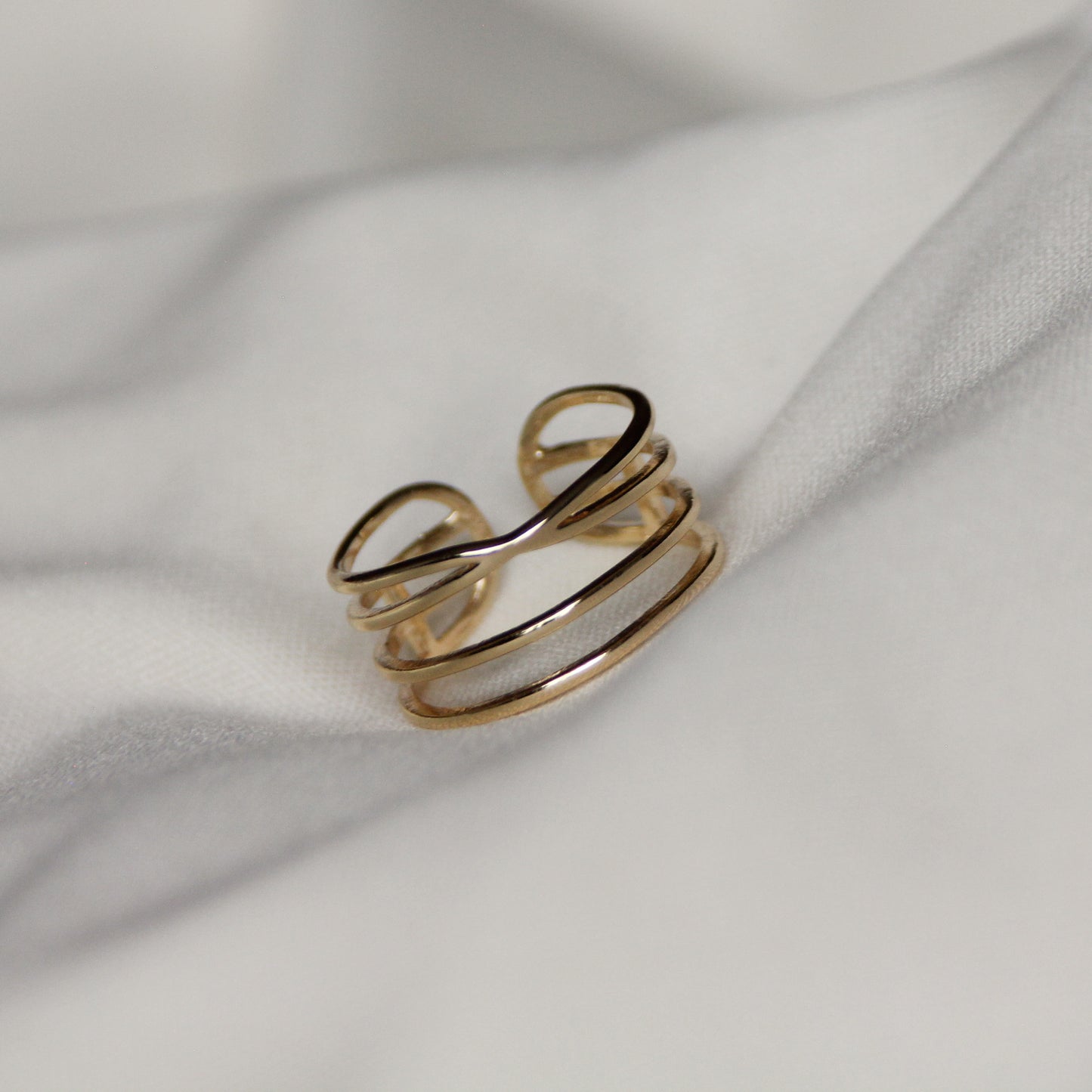 Three Wire Cross Top Ring